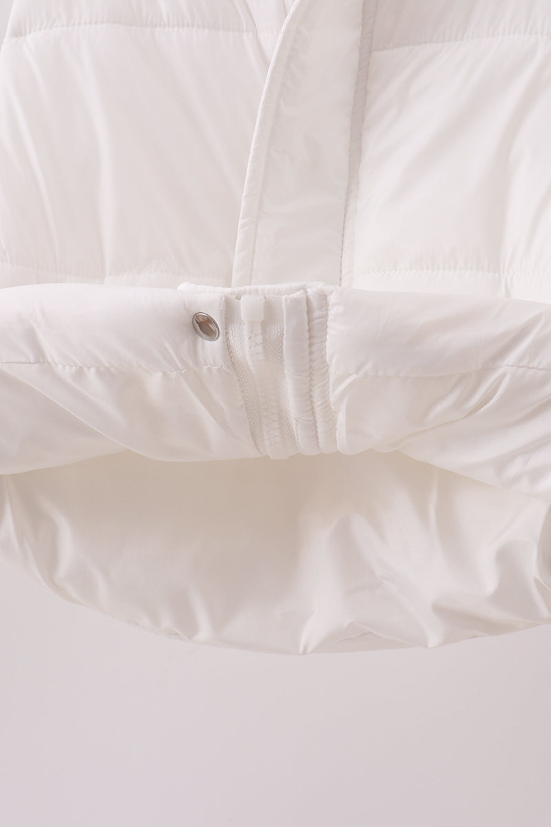 White mom&me puffer vest