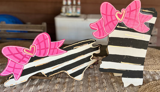 Personalized State Door Hanger – Hand-Painted with Stripes, Bow & Heart.